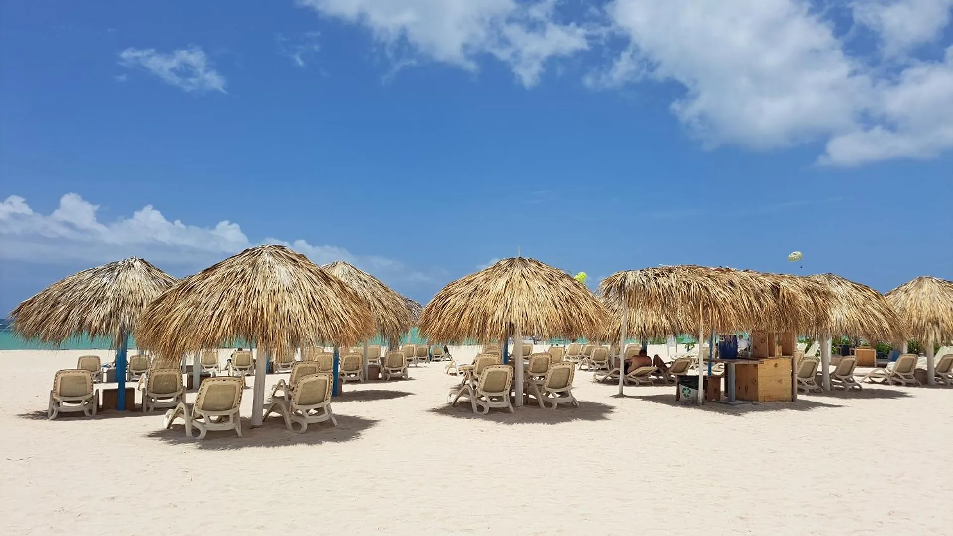 Apartments With Private Beach 푼타 카나